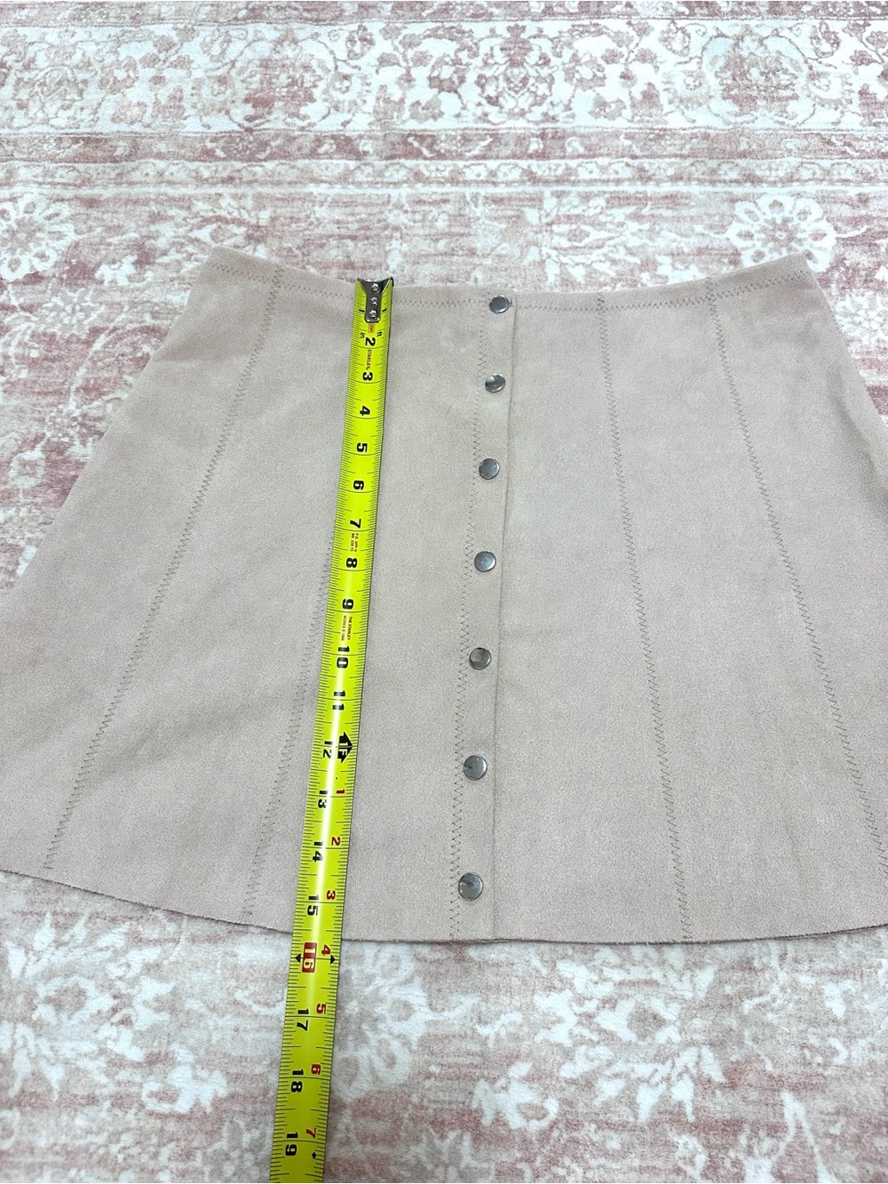 Blush 🪷 Suede Buttoned Mini Skirt - Picture 7 of 8